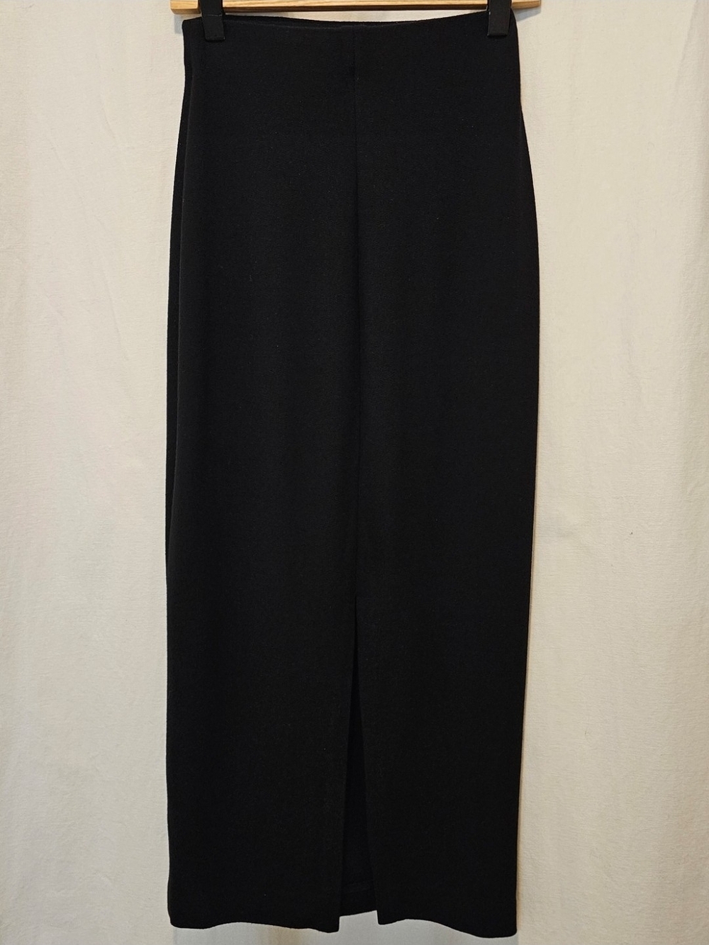Aritzia Babaton Black Johan Midi Skirt - Picture 4 of 16